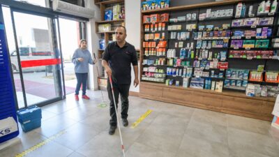 İzmir Büyükşehir Belediyesi, engelli hizmet merkezlerinde verdiği eğitimlerle görme engelli