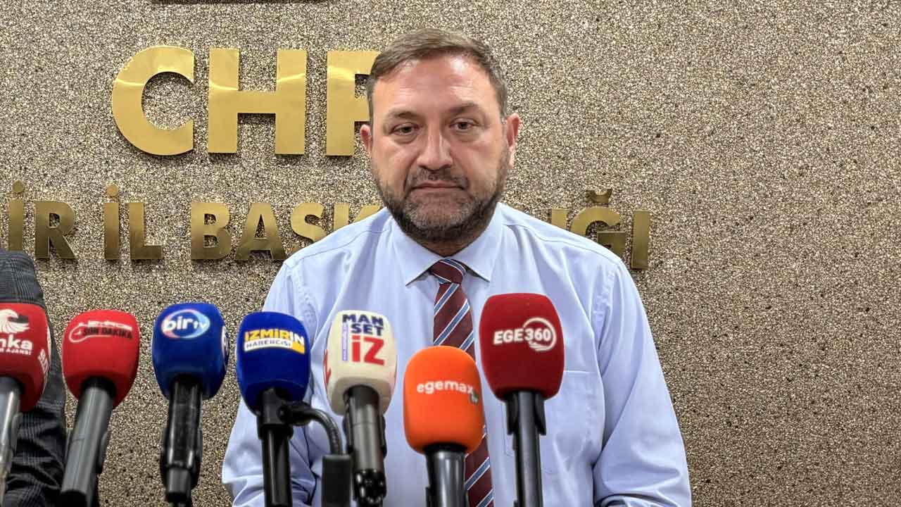 CHP İzmir İl Başkanı Utku Gümrükçü, Çiğli Belediye Başkanı Onur