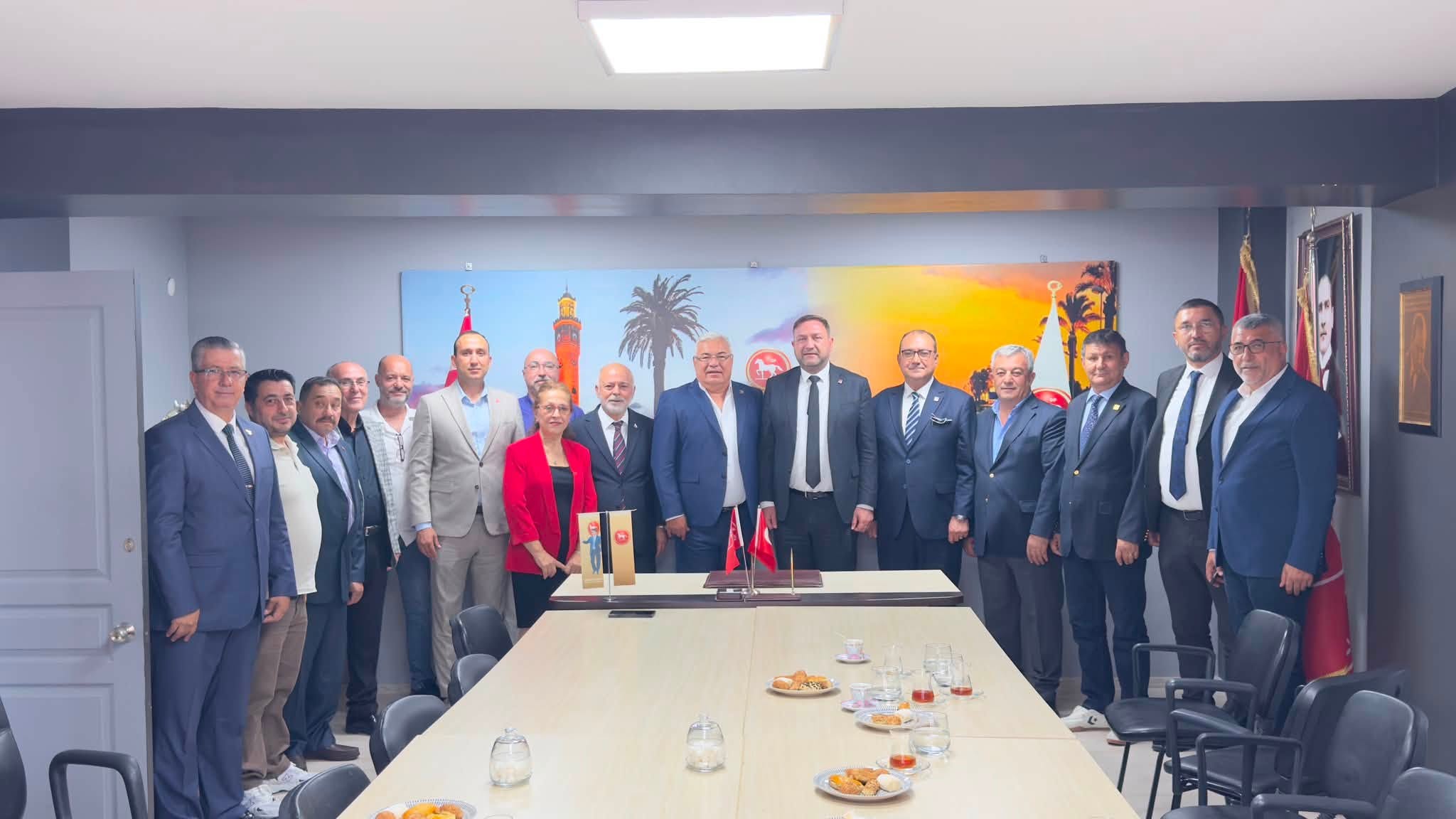 CHP İzmir İl Başkanı Utku Gümrükçü, siyasi parti ziyaretlerinde uzlaşı