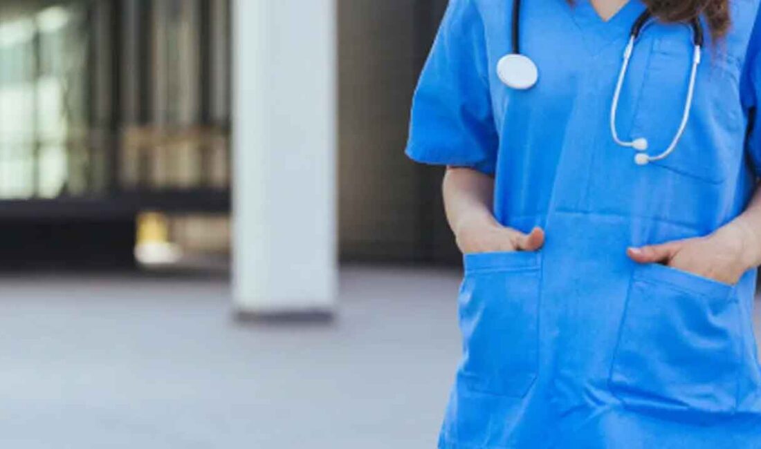 Hekim Birliği Sendikası, sağlık profesyonellerine dağıtılan görev formalarının (scrubs) kumaş