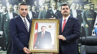 AK Parti Genel Sekreteri ve İzmir Milletvekili Eyyüp Kadir İnan,