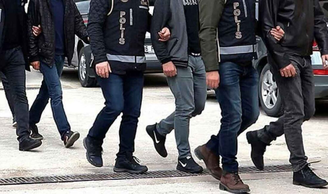 İzmir’in Konak ilçesinde düzenlenen operasyonda, Roma Dönemi’ne ait yaklaşık 2