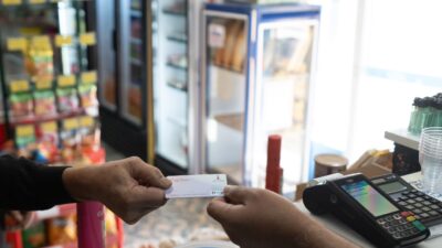 İzmir Büyükşehir Belediyesi’nin dezavantajlı emeklilere yönelik destek programında bugüne kadar