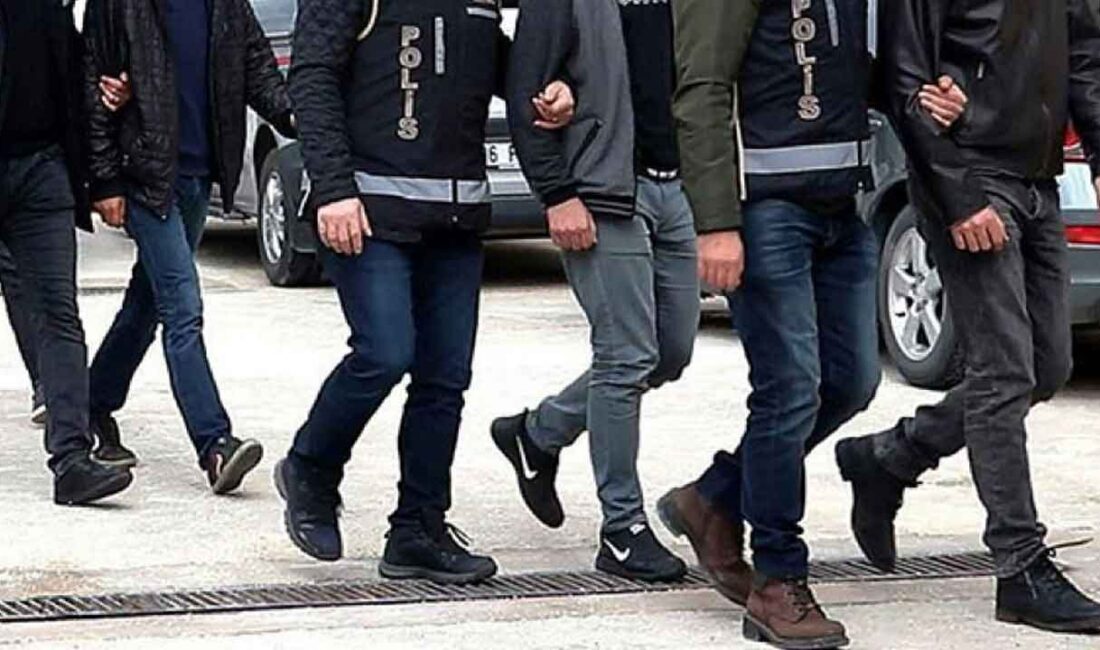 İzmir Cumhuriyet Başsavcılığı koordinasyonunda yürütülen FETÖ/PDY soruşturması kapsamında iki ayrı