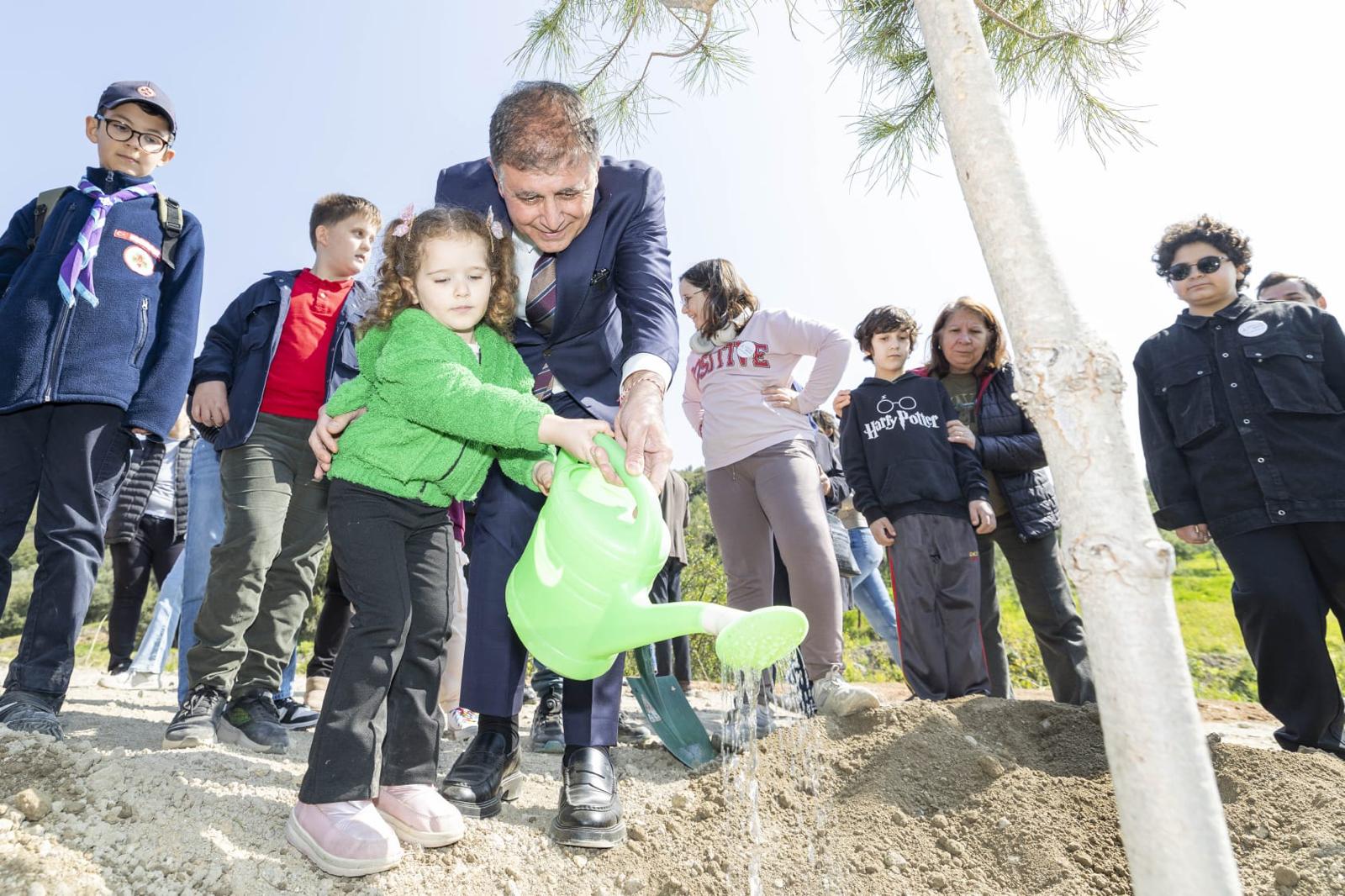 İzmir Büyükşehir Belediyesi, hafriyat toprağını kontrollü sahalarda yöneterek kullanım ömrünü