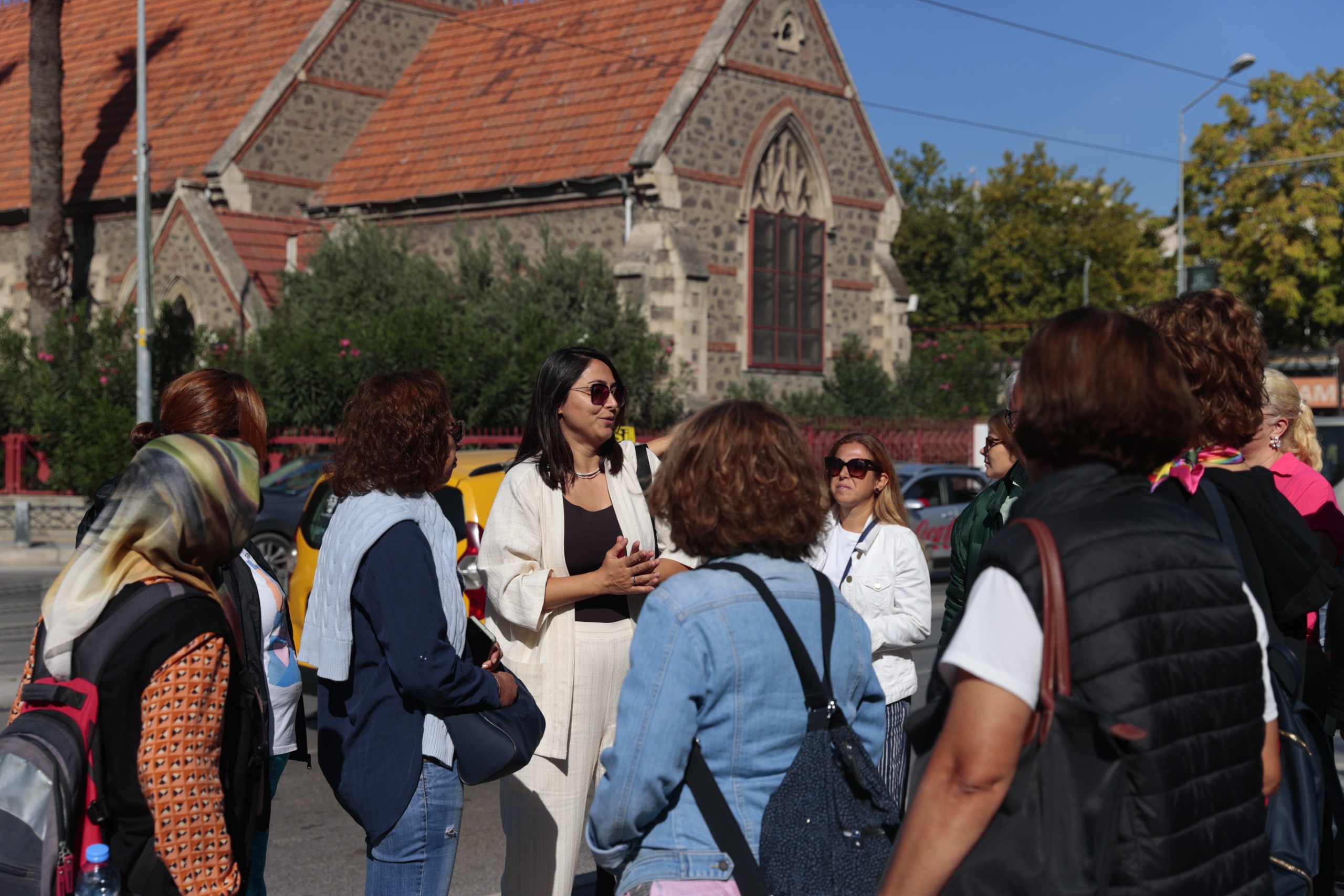 Konak Belediyesi’nin düzenlediği Kültürel Miras Gezileri kapsamında İzmirliler, Kadifekale-Basmane, Kemeraltı