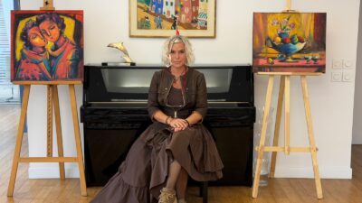 Sanat çalışmalarını İzmir’de sürdüren ressam Pınar Karaman, Cumhuriyet’in 103. yıl