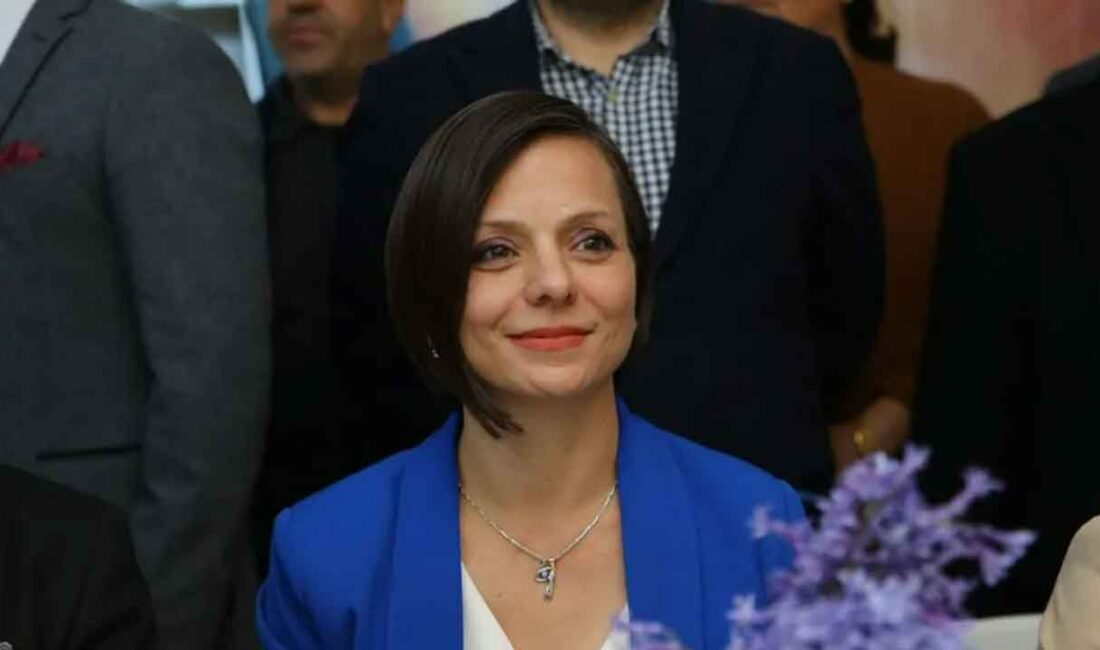 Karabağlar Belediye Meclisi’nin ekim ayı ilk toplantısında, Belediye Başkanı Helil