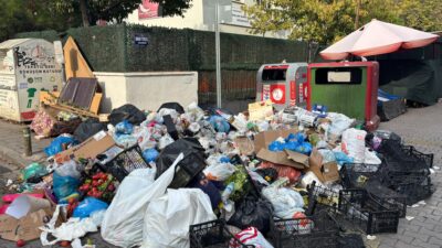 Karşıyaka’da yeniden ortaya çıkan çöp birikintileri ve temizlik hizmetlerinde yaşandığı