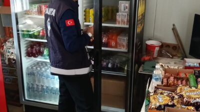 Kemalpaşa Belediyesi Zabıta Müdürlüğü ekipleri, öğrencilerin sağlıklı ve güvenilir gıdaya
