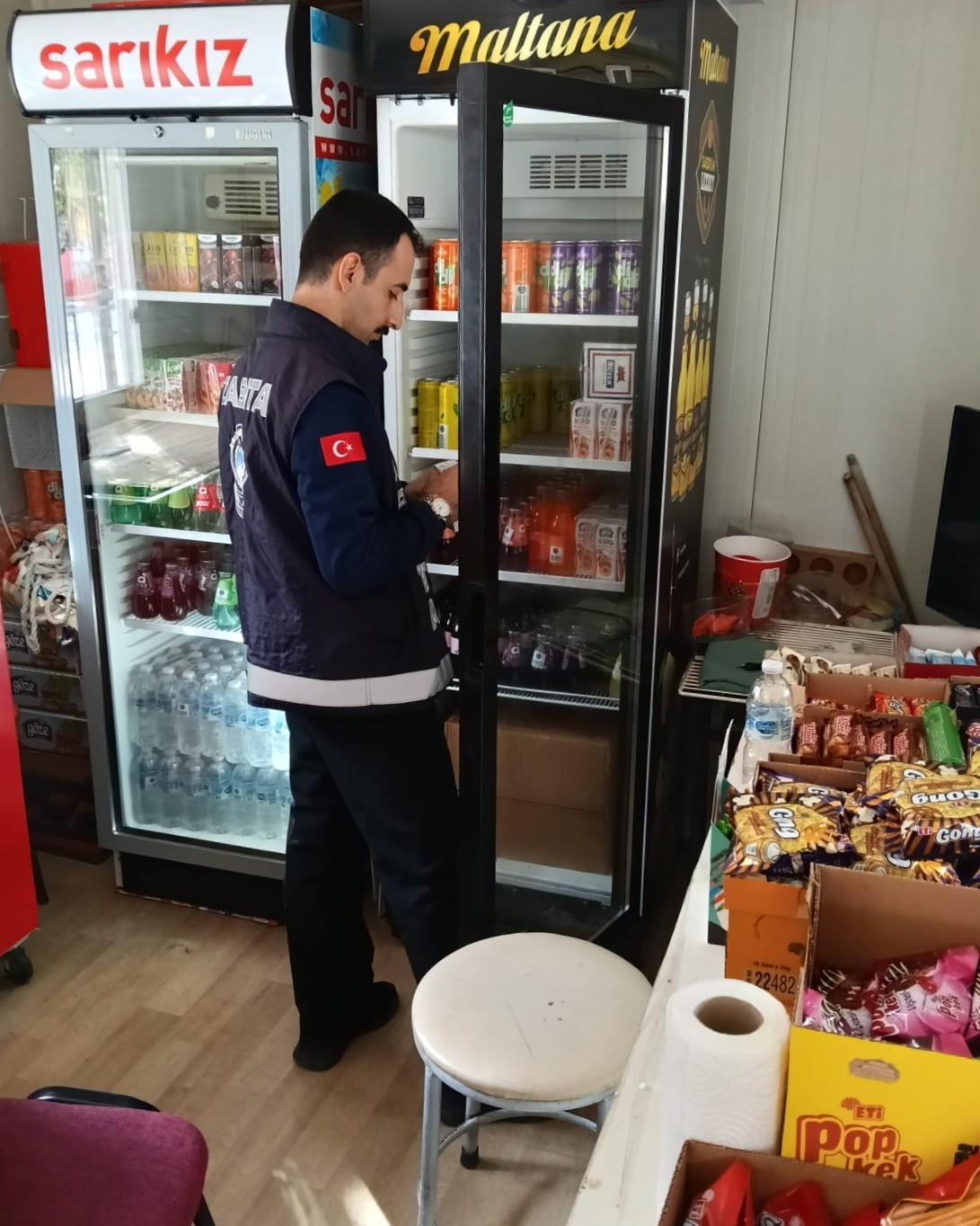 Kemalpaşa Belediyesi Zabıta Müdürlüğü ekipleri, öğrencilerin sağlıklı ve güvenilir gıdaya