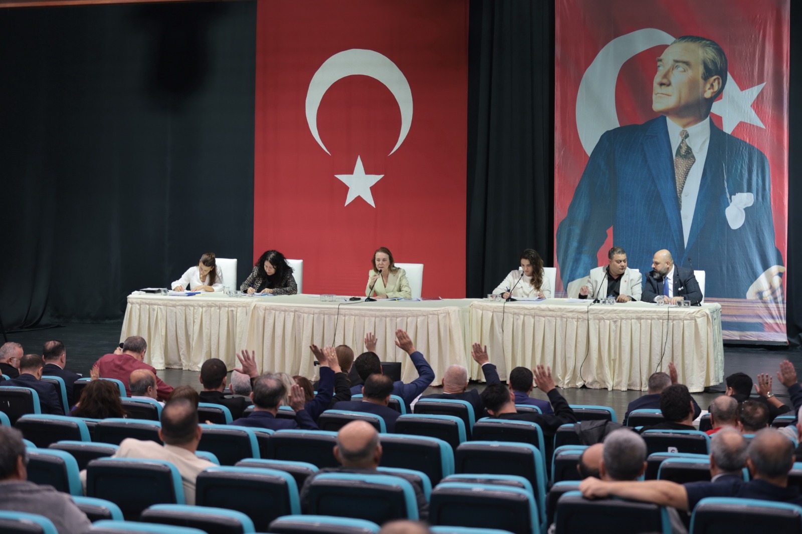 Konak Belediye Meclisi, ekim ayının ilk toplantısında mahallelerin birleştirilmesine ilişkin