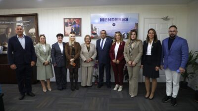 Menderes Belediyesi’nin ev sahipliğinde Muhtarlar Günü dolayısıyla düzenlenen buluşmada muhtarlar