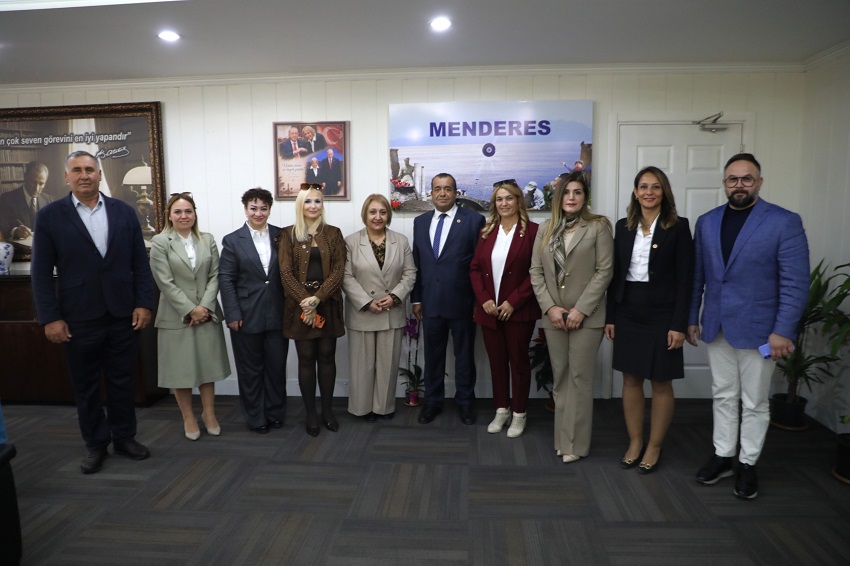 Menderes Belediyesi’nin ev sahipliğinde Muhtarlar Günü dolayısıyla düzenlenen buluşmada muhtarlar