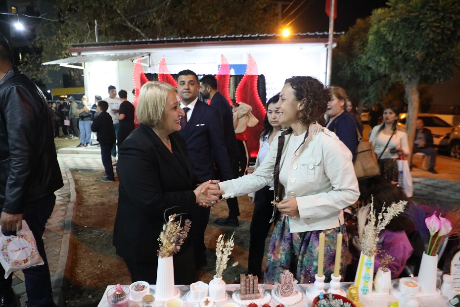 Menderes Belediye Başkan Vekili Asuman Şen, Şalvar Gecesi’nde kadınlarla buluştu.