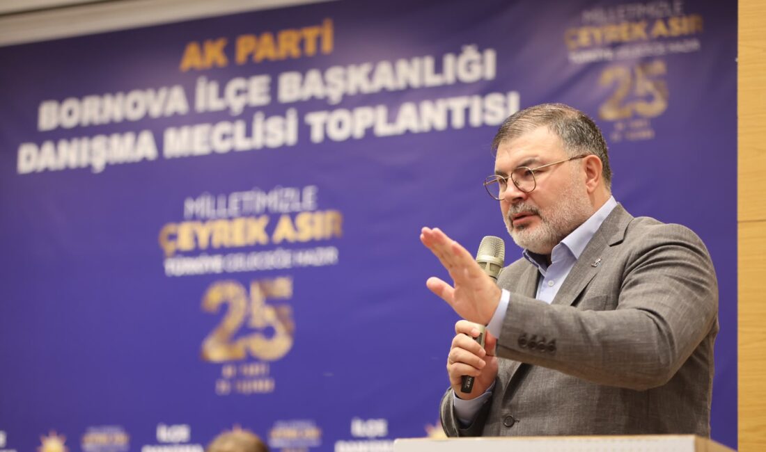 Bornova’da teşkilat mensuplarına seslenen AK Parti İzmir İl Başkanı Bilal