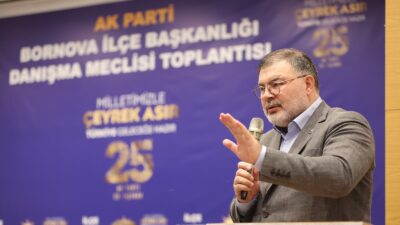 Bornova’da teşkilat mensuplarına seslenen AK Parti İzmir İl Başkanı Bilal
