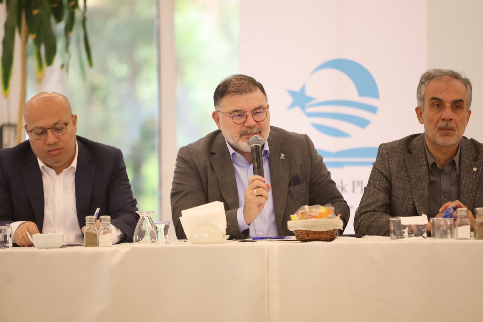 AK Parti İzmir İl Başkanı Bilal Saygılı ve Safa Narlı,