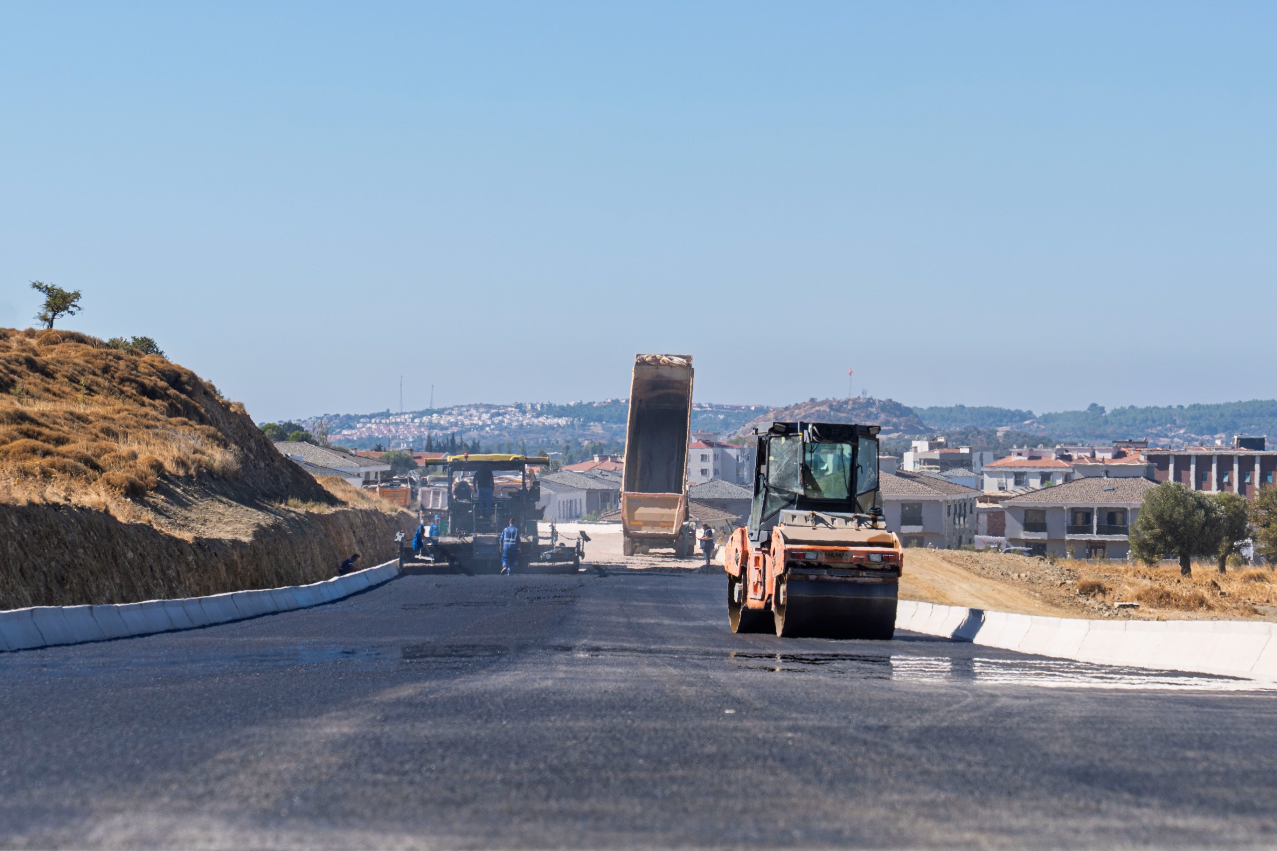İzmir Büyükşehir Belediyesi’nin Seferihisar’da yürüttüğü 2 bin 700 metrelik çevre