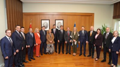 İzmir Büyükşehir Belediye Meclisi toplantısı öncesinde Şato’da bir araya gelen