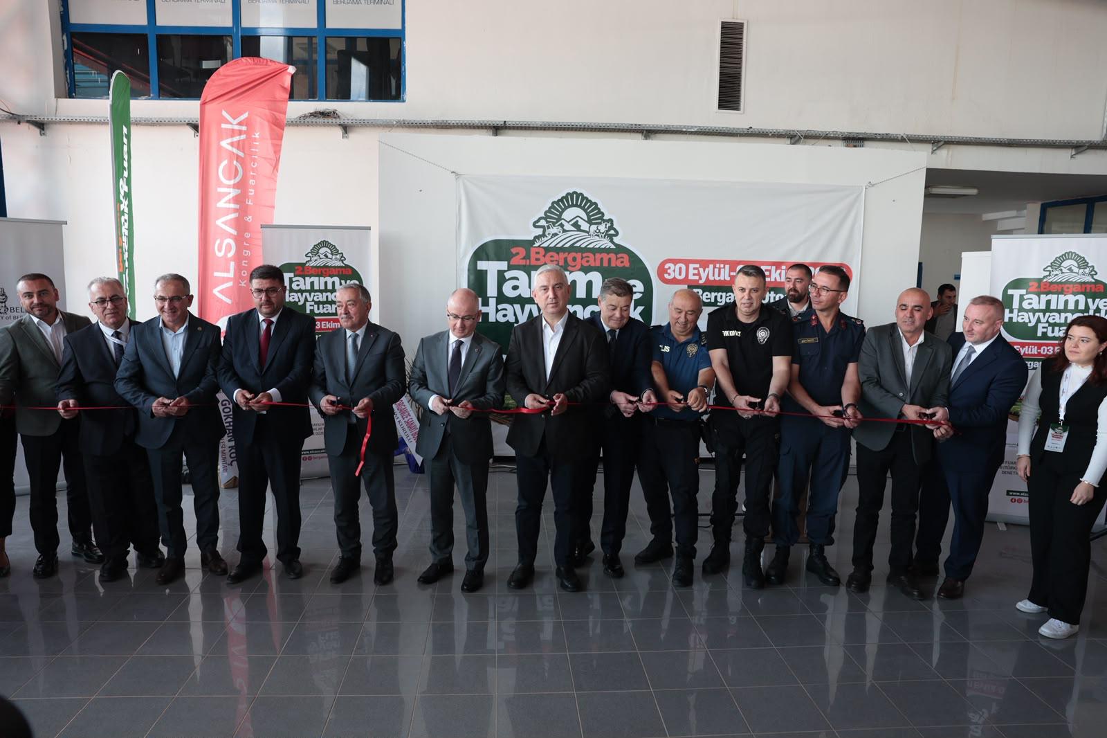 Bergama Tarım ve Hayvancılık Fuarı kapsamında düzenlenen Zeytincilik Günleri’nde, zeytin
