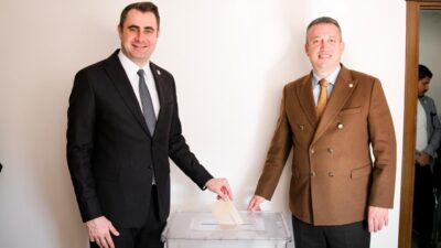 YENİ Parti İzmir’de ön seçim heyecanı dorukta yaşanıyor. İlk açılan