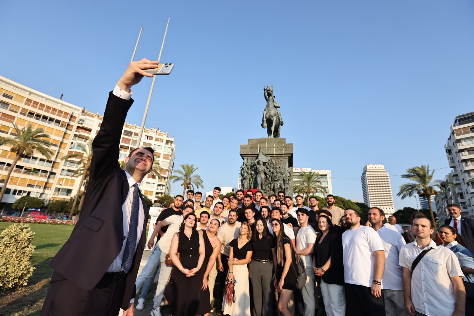Yeni Parti İzmir Gençlik Kolları Başkanı Efe Orbay Tekün, İzmir